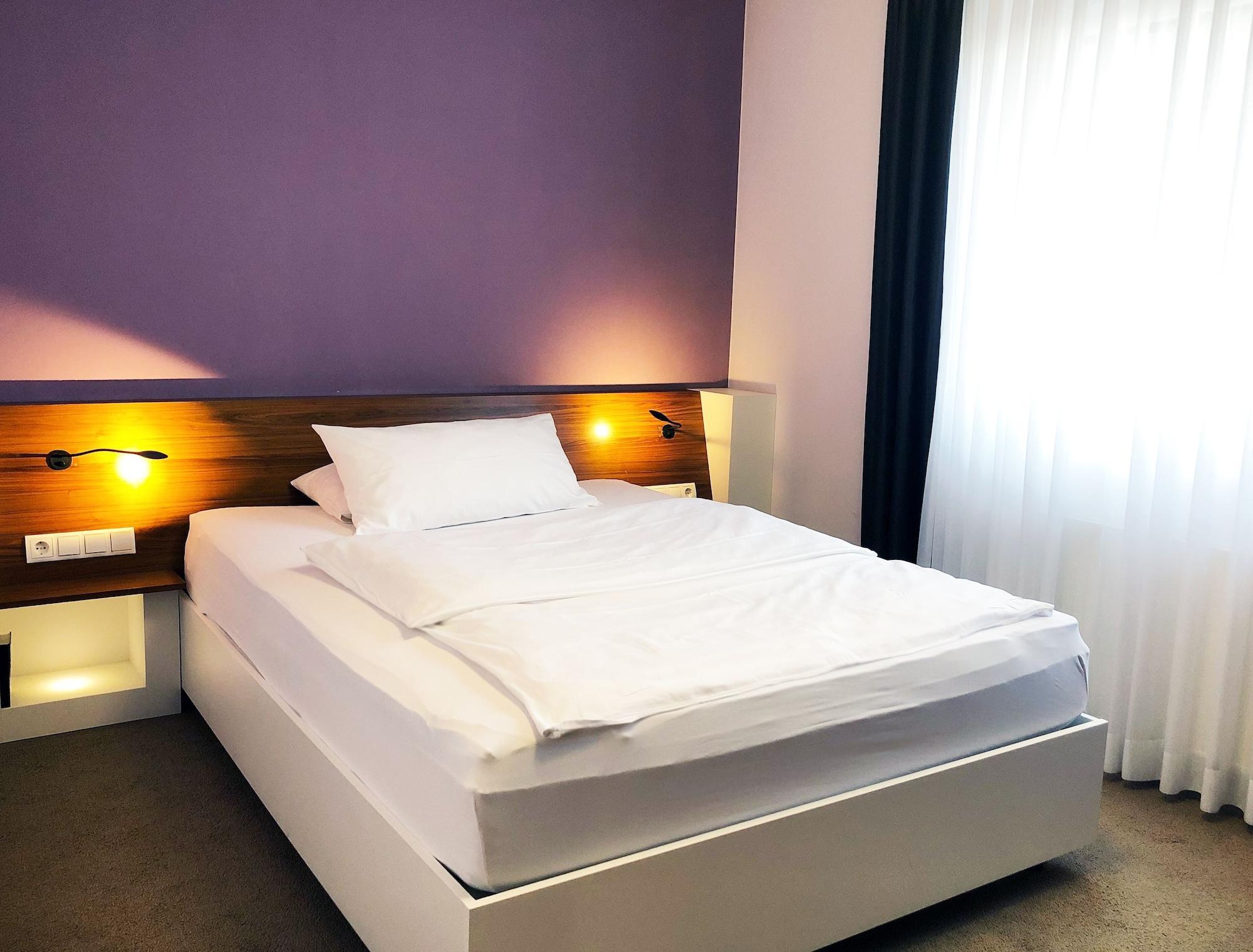 &Repeat Koeln Airport Hotel Екстериор снимка