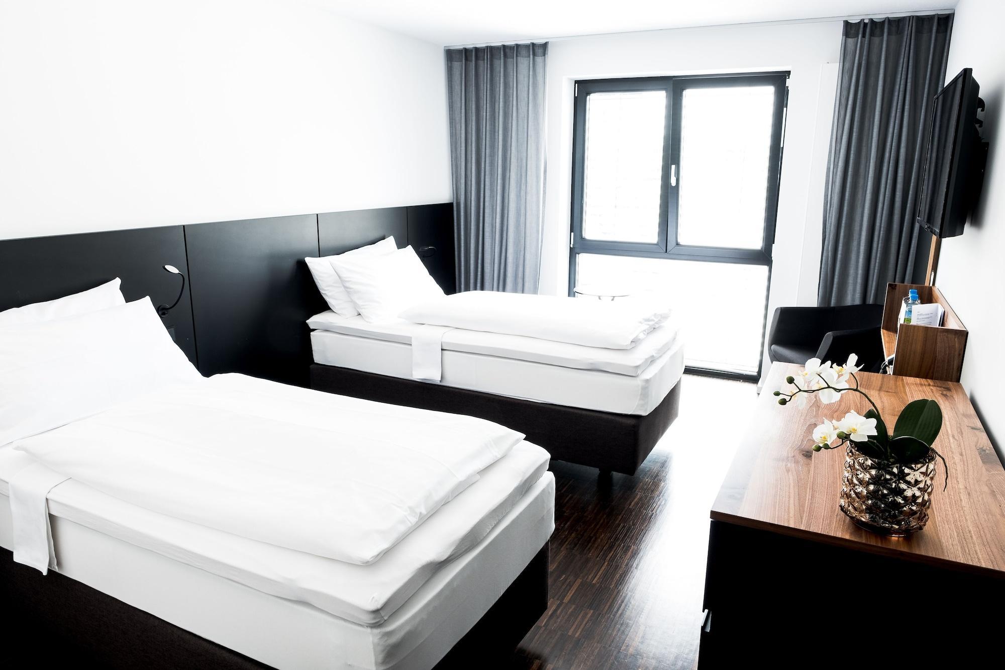 &Repeat Koeln Airport Hotel Екстериор снимка