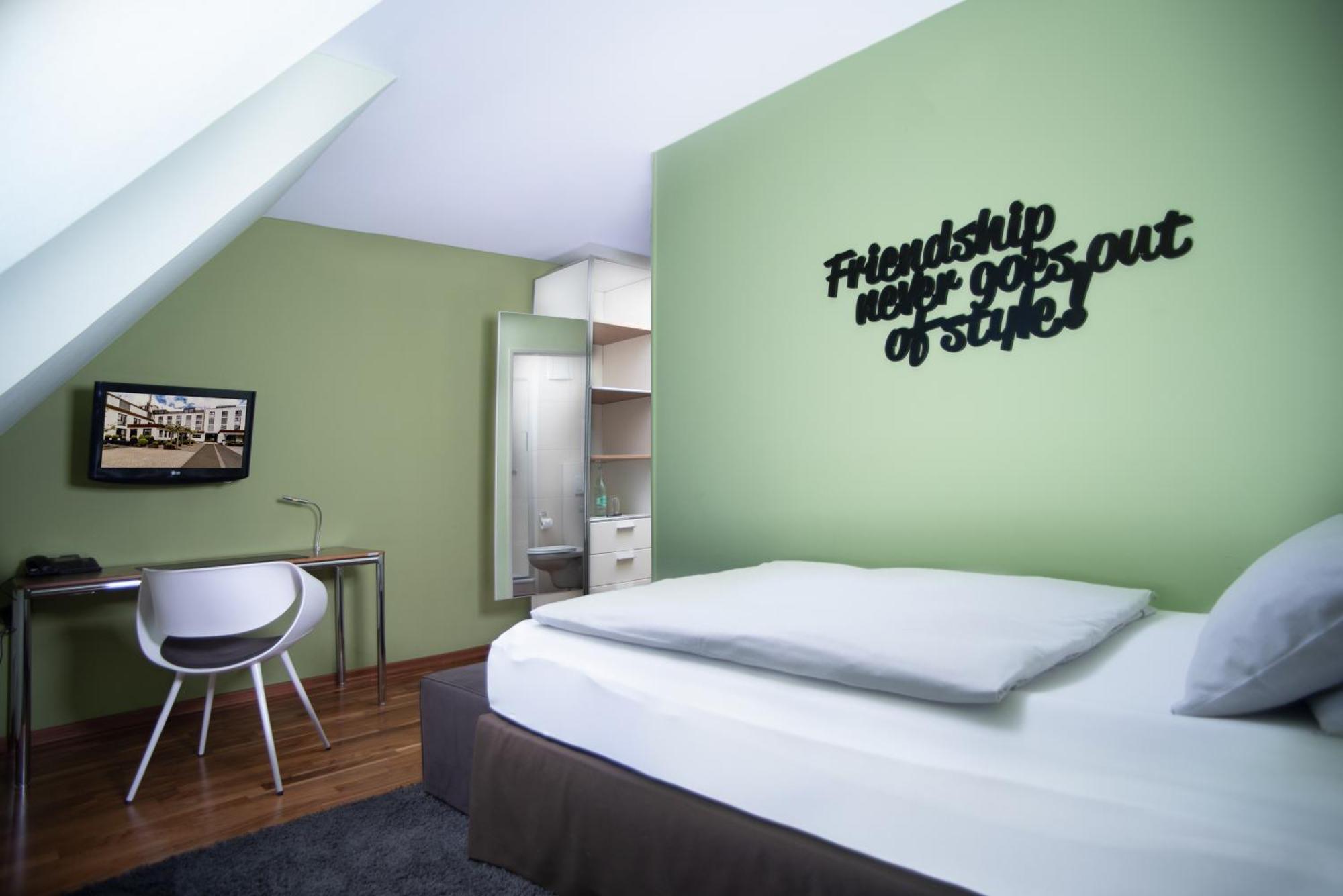 &Repeat Koeln Airport Hotel Екстериор снимка
