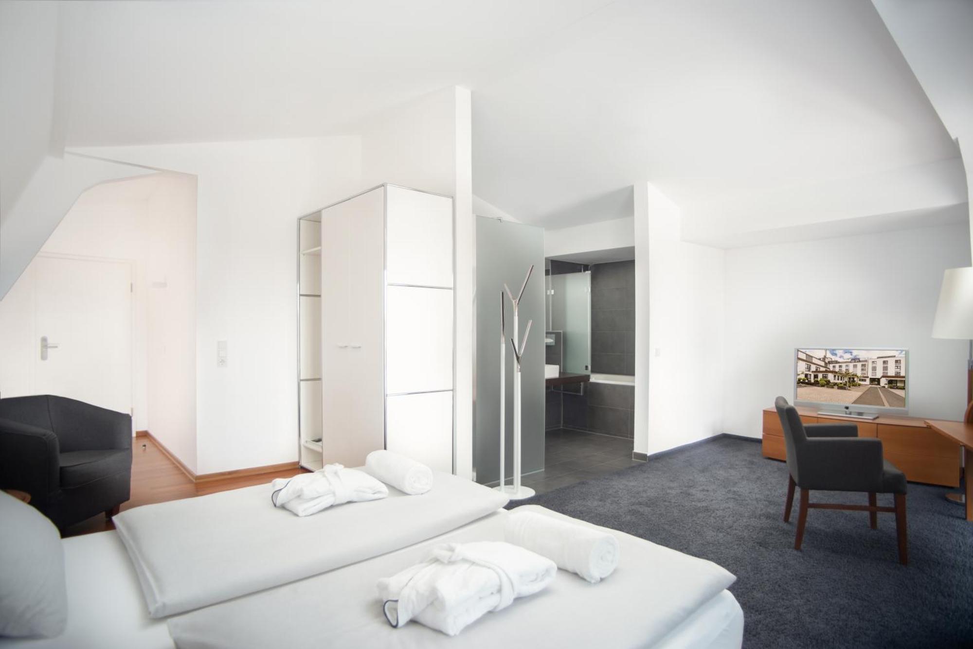 &Repeat Koeln Airport Hotel Екстериор снимка