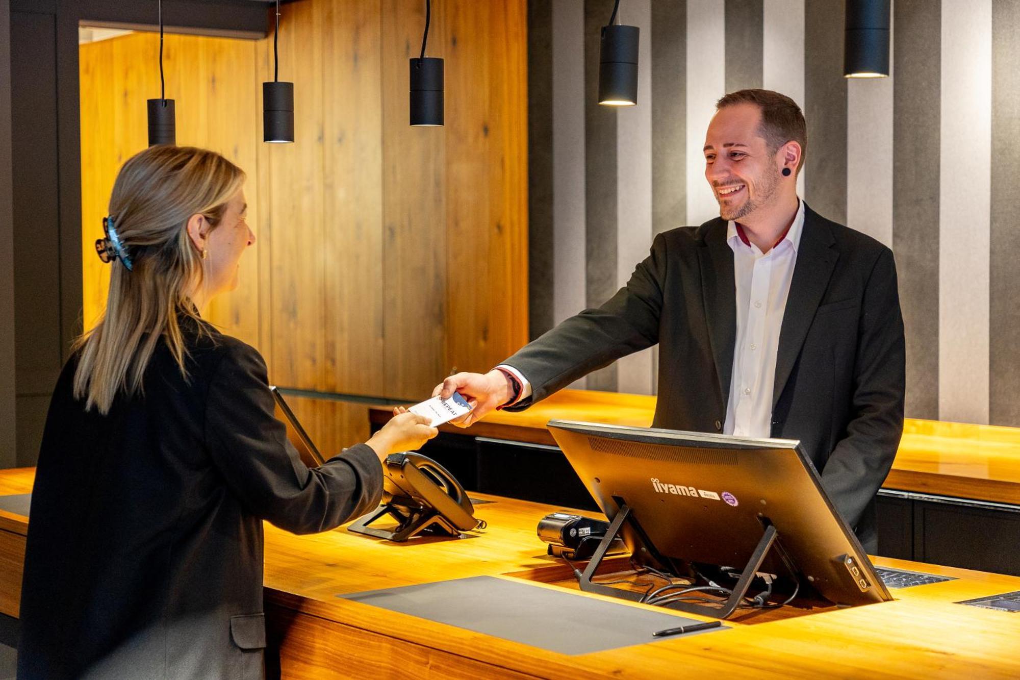 &Repeat Koeln Airport Hotel Екстериор снимка