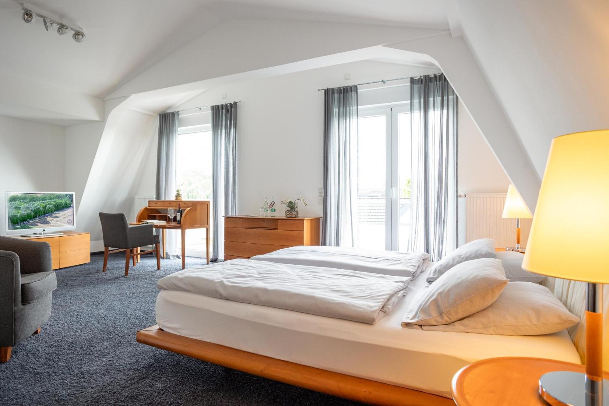 &Repeat Koeln Airport Hotel Екстериор снимка